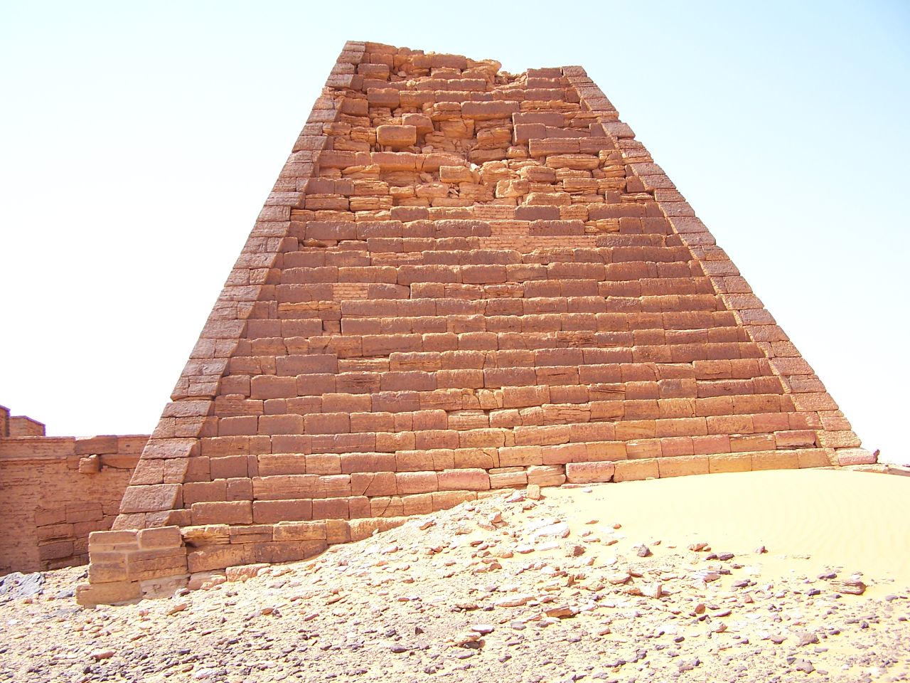 2020_03_07_Sudan_Meroe_Pyramids_30sep2005_8